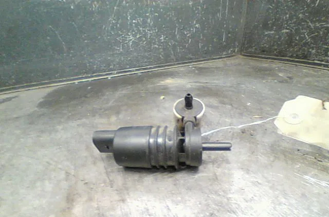 Pompe lave-glace avant Opel ASTRA J (P10) 2.0 cdti (68) (2009-2015) occasion