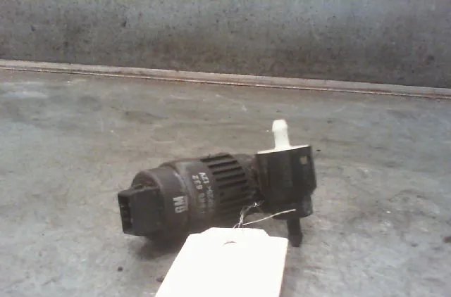 Pompe lave-glace avant OPEL CORSA 2002 occasion