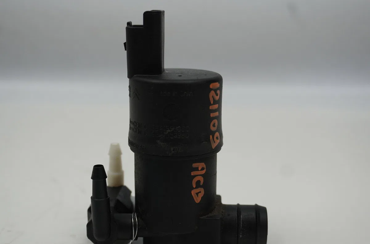 Pompe lave-glace avant Renault ESPACE IV (JK0-1_) 2.0 dci (jk03, jk04, jk1c, jk1g, jk1j, jk1k) (2006) 5 portes occasion