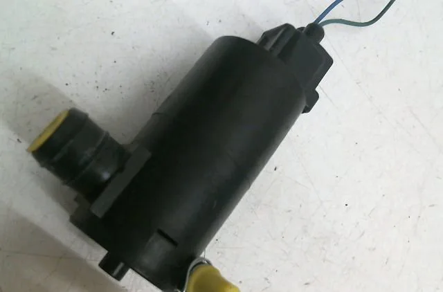 Pompe lave-glace avant TOYOTA AYGO occasion
