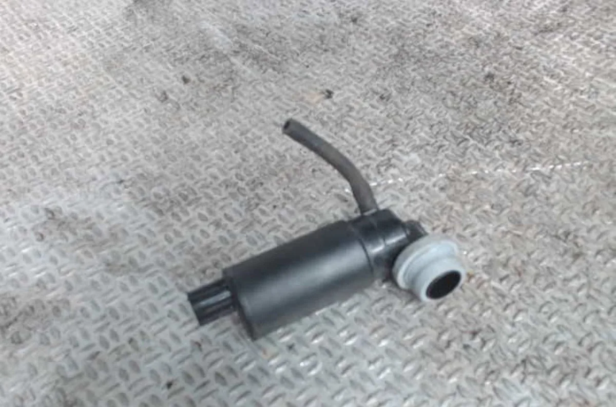Pompe lave-glace avant TOYOTA COROLLA VERSO 2 COROLLA VERSO 2 PHASE 2 occasion