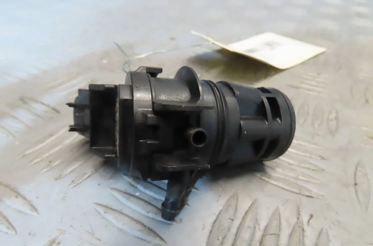 Pompe lave-glace avant TOYOTA HILUX occasion