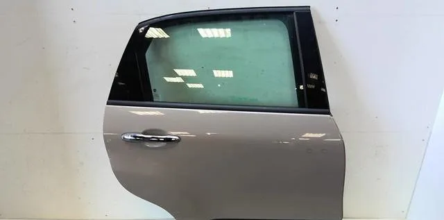Porte arrière droite Fiat 500L (351_, 352_) 1.3 d multijet (199lxy1a, 199lxy11) (2012) occasion