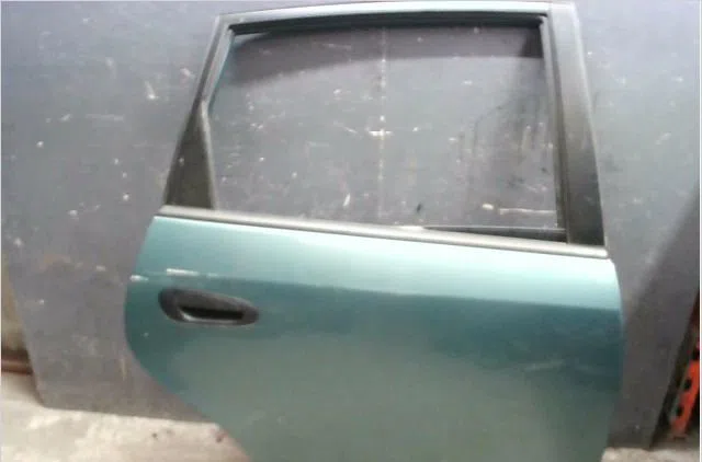 Porte arrière droite HONDA STREAM 2002 occasion