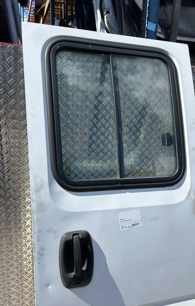 Porte arrière droite Iveco DAILY VI Camion plate-forme-Châssis 33s14, 35s14, 35c14 (2016) occasion