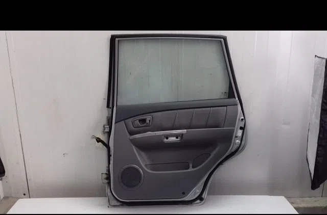 Porte arrière droite Kia CARENS II Monospace (FJ) 2.0 crdi (2002) occasion