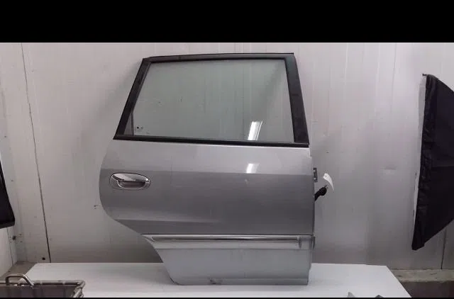 Porte arrière droite Kia CARENS II Monospace (FJ) 2.0 crdi (2002) occasion