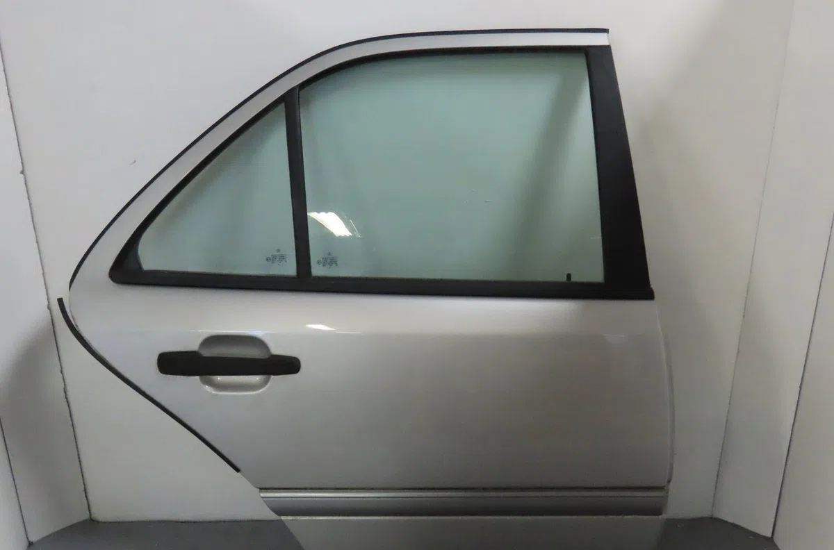 Porte arrière droite Mercedes-benz CLASSE C (W202) C 180 (202.018) (1993-2000) 4 portes occasion