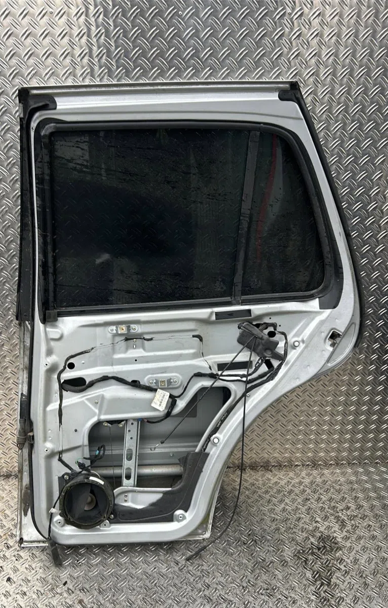 Porte arrière droite Mercedes-benz CLASSE M (W163) Ml 270 cdi (163.113) (1999-2005) occasion