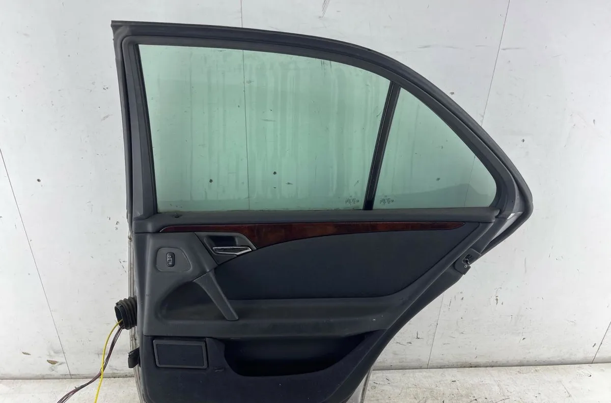 Porte arrière droite MERCEDES CLASSE E 210 PHASE 1 occasion