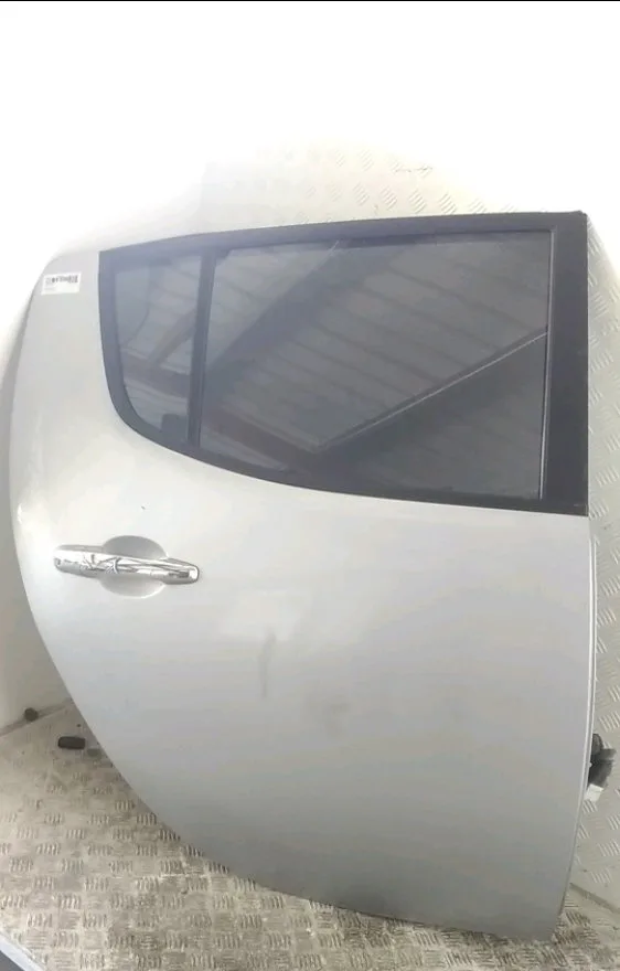 Porte arrière droite Mitsubishi L200 - TRITON (KA_T, KB_T) 2.5 di-d 4wd (kb4t) (2005-2015) 4 portes occasion