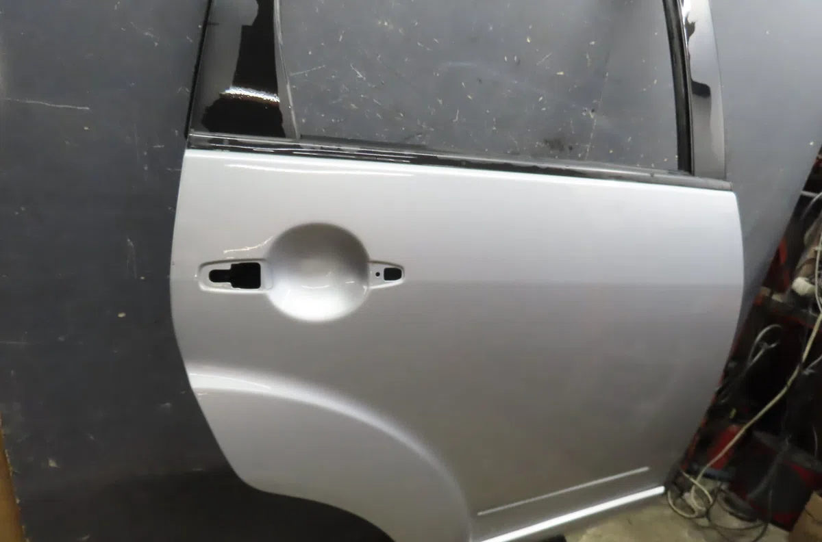 Porte arrière droite Mitsubishi OUTLANDER II (CW_W) 2.0 di-d (cw8w) (2007-2012) occasion