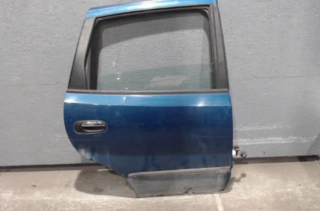 Porte arrière droite NISSAN ALMERA TINO  ALMERA TINO PHASE 1 occasion