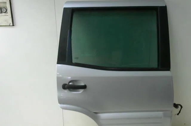 Porte arrière droite Nissan TERRANO II (R20) 3.0 di 4wd (2002-2007) occasion