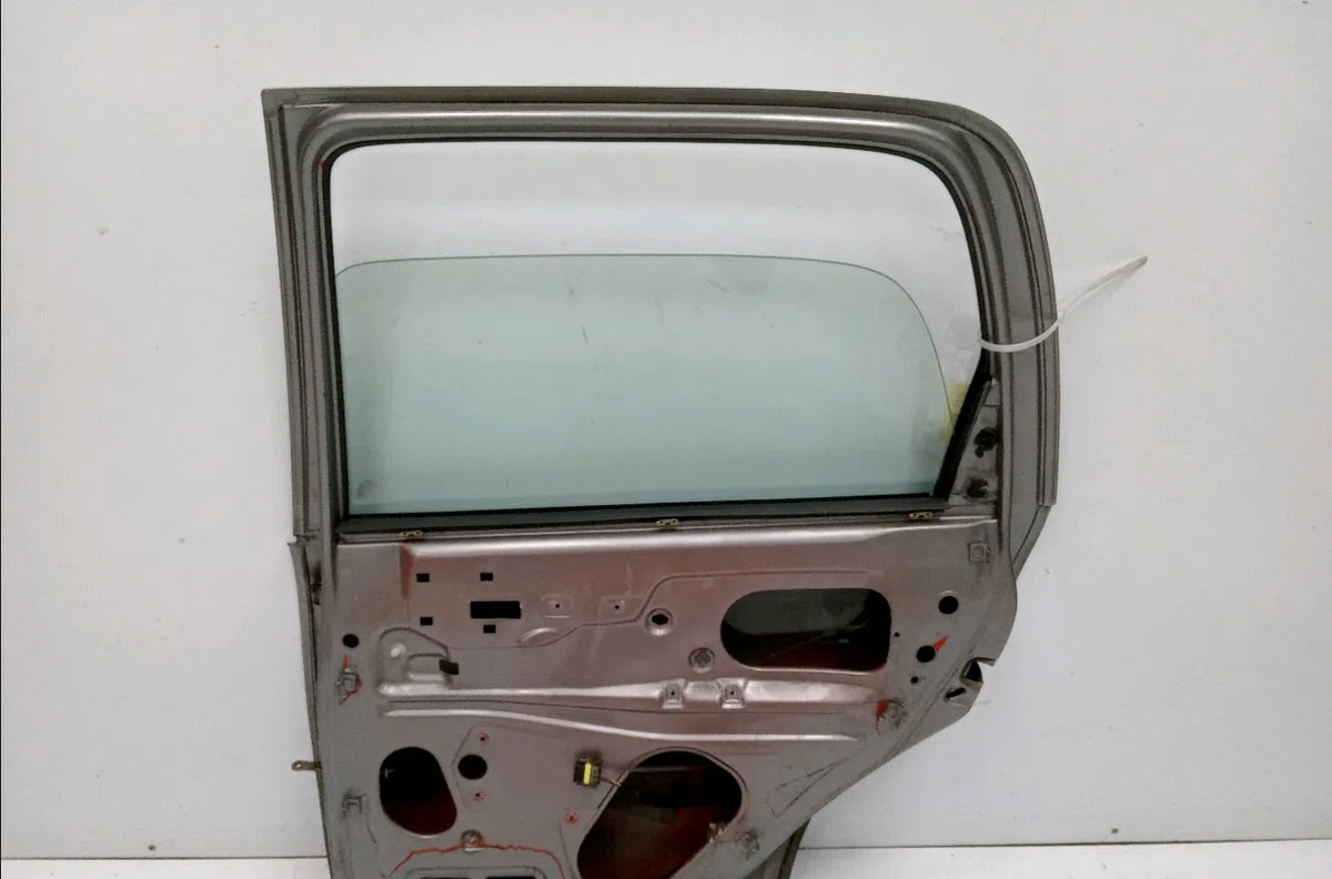 Porte arrière droite Opel CORSA B (S93) 1.4 i (f08, f68, m68) (1993-2000) occasion