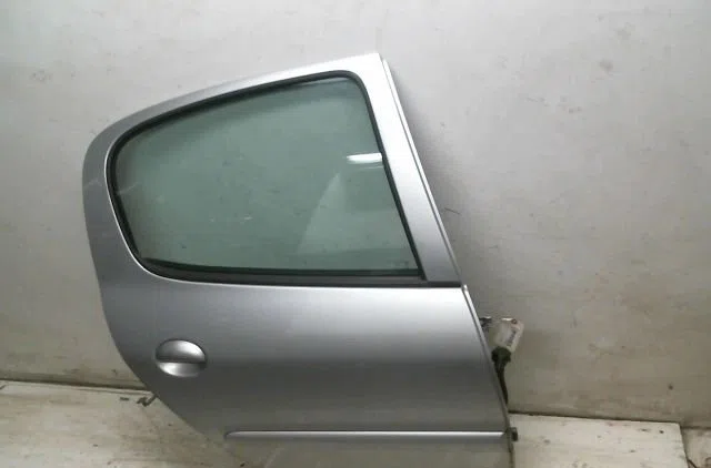 Porte arrière droite Peugeot 206 (2L_, 2M_) 1.4 i (2010-2013) occasion