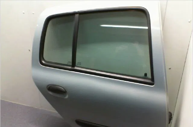 Porte arrière droite RENAULT CLIO II  1.2 occasion