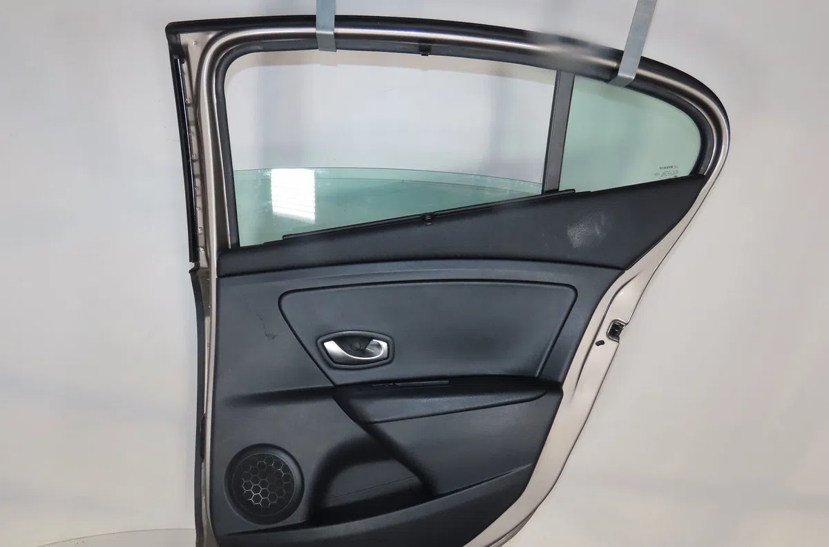 Porte arrière droite Renault FLUENCE (L3_) 1.5 dci (l30b) (2010) occasion