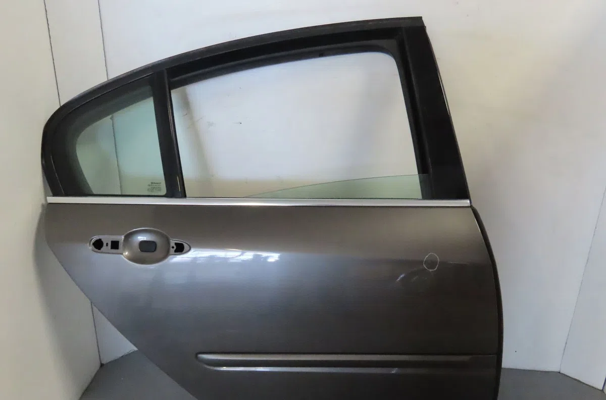 Porte arrière droite Renault LAGUNA III (BT0-1) 2.0 16v (bt05, bt0f, bt0w) (2007-2012) occasion