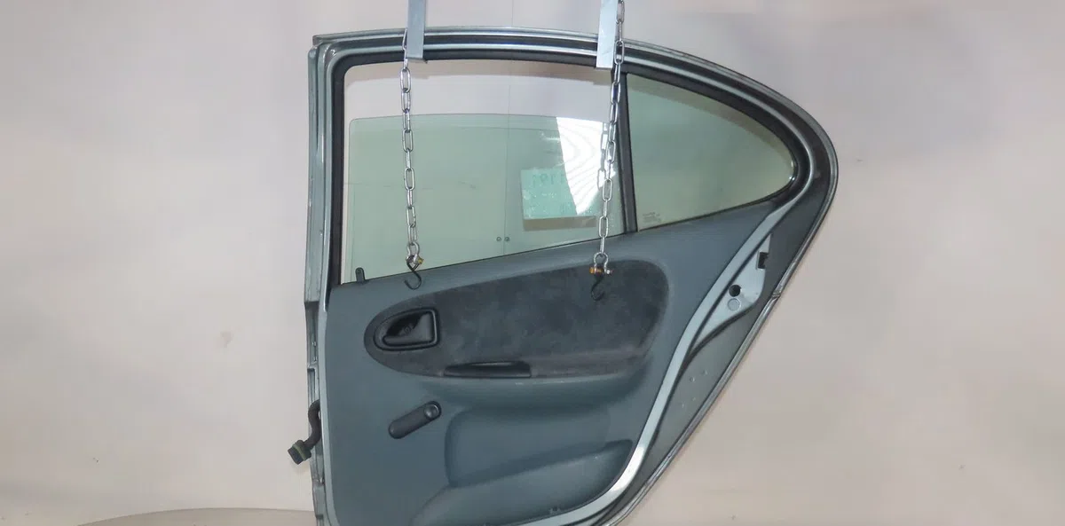 Porte arrière droite Renault MEGANE I Classic (LA0-1_) 1.4 (la0e, la0v) (1996-2003) occasion