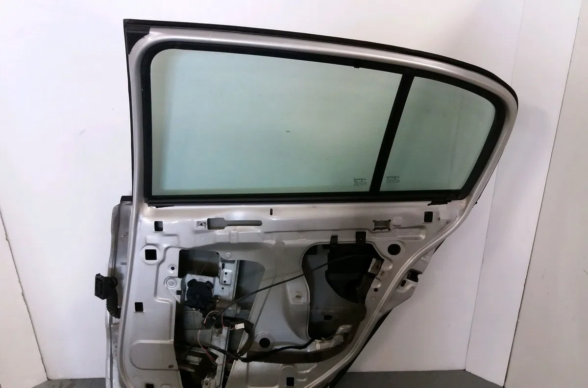 Porte arrière droite Renault MEGANE II A trois volumes (LM0-1_) 1.5 dci (lm0f, lm0t, lm2b) (2003-2010) occasion