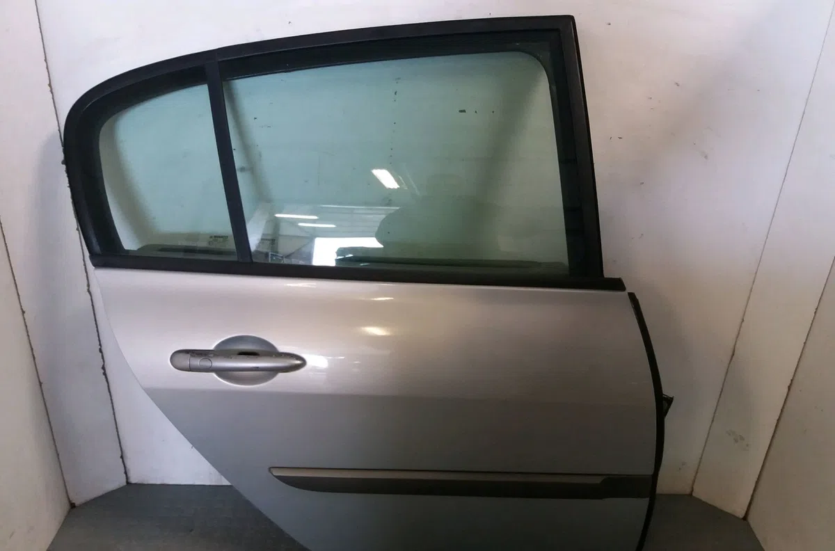 Porte arrière droite Renault MEGANE II A trois volumes (LM0-1_) 1.9 dci (lm0g, lm1g, lm2c) (2003) occasion