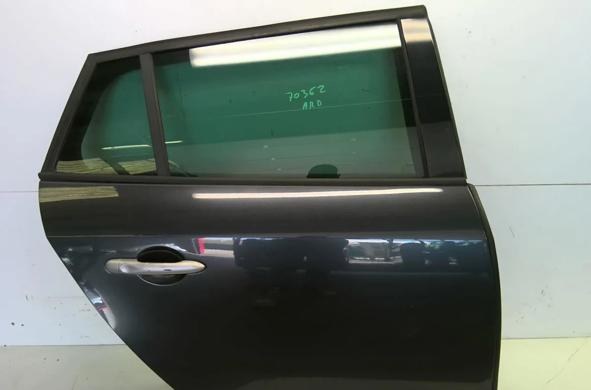 Porte arrière droite Renault MEGANE III Grandtour (KZ0-1) 1.9 dci (kz0j, kz0n, kz1s) (2009) occasion