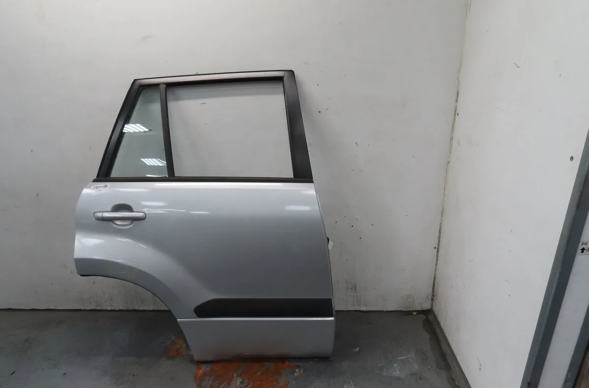 Porte arrière droite Suzuki GRAND VITARA II (JT, TE, TD) 1.9 ddis traction intégrale (jt419, td44, jb419wd,... (2005-201