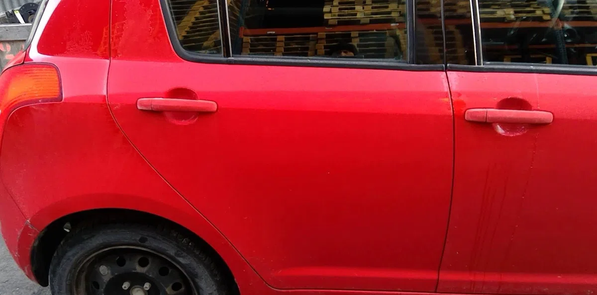 Porte arrière droite SUZUKI SWIFT 3  SWIFT 3 occasion