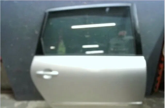 Porte arrière droite Toyota AVENSIS VERSO (_M2_) 2.0 (acm20_) (2001-2009) occasion
