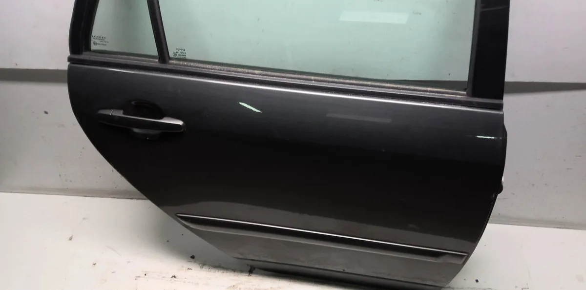 Porte arrière droite Toyota COROLLA (_E12_) 1.4 vvt-i (zze120_) (2001-2007) occasion