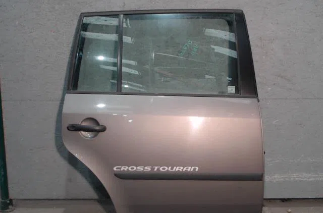 Porte arrière droite Volkswagen TOURAN (1T1, 1T2) 2.0 tdi (2003-2010) occasion