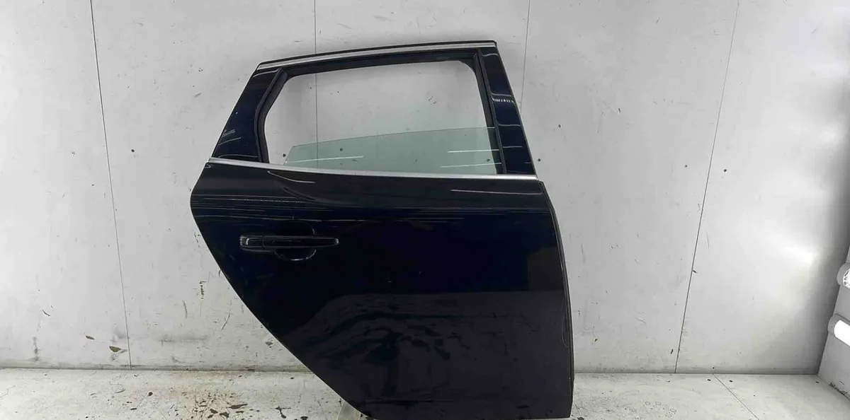Porte arrière droite VOLVO V 40 2 PHASE 1 BREAK occasion