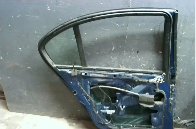 Porte arrière gauche B.M.W. SERIE 3 IV 2001 occasion