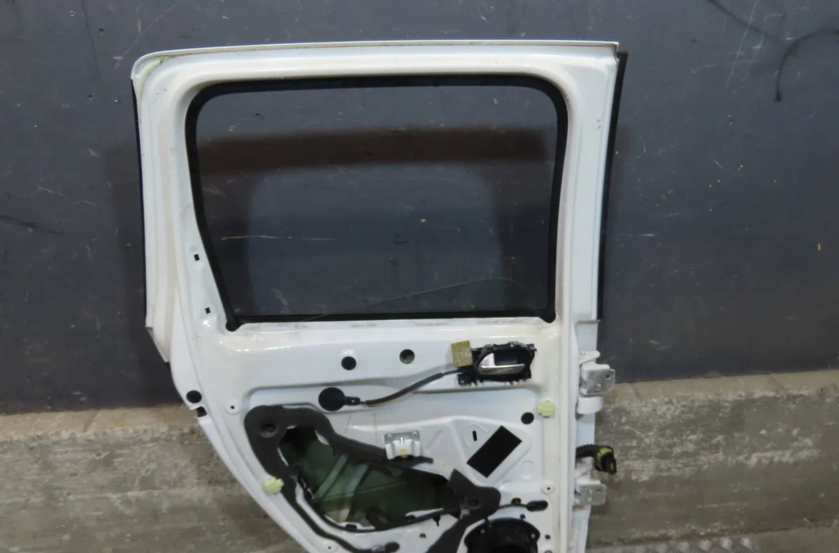 Porte arrière gauche Citroën C3 PICASSO (SH_) 1.4 vti 95 (2009) occasion
