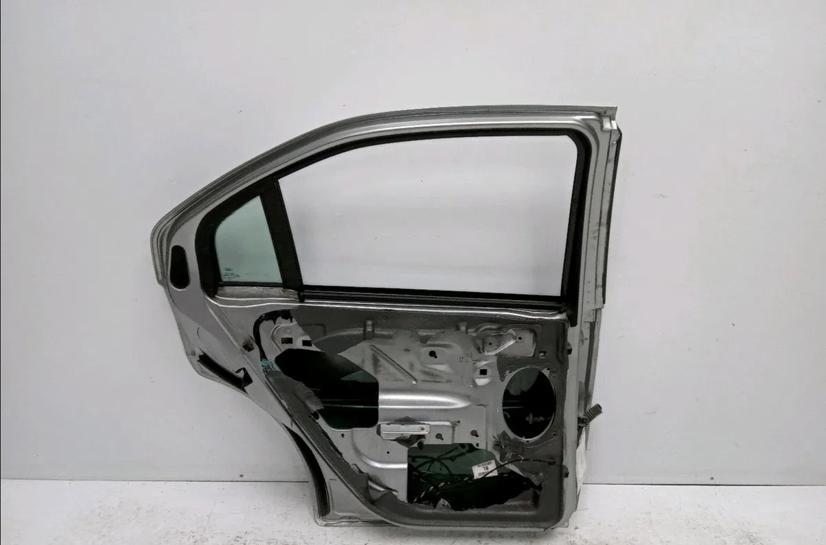 Porte arrière gauche Ford MONDEO III A trois volumes (B4Y) 2.0 16v (2000-2007) occasion