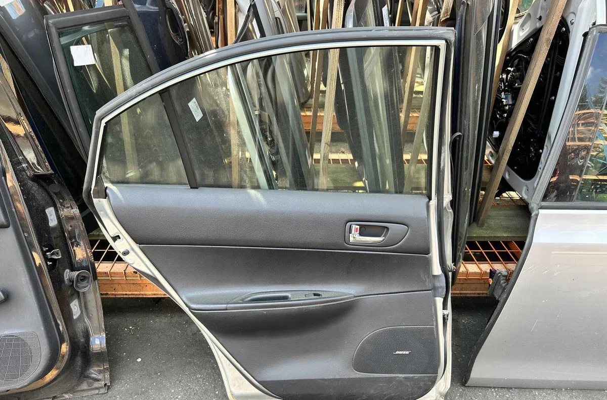 Porte arrière gauche Mazda 6 A trois volumes (GG) 2.0 di (gg14) (2002-2007) occasion