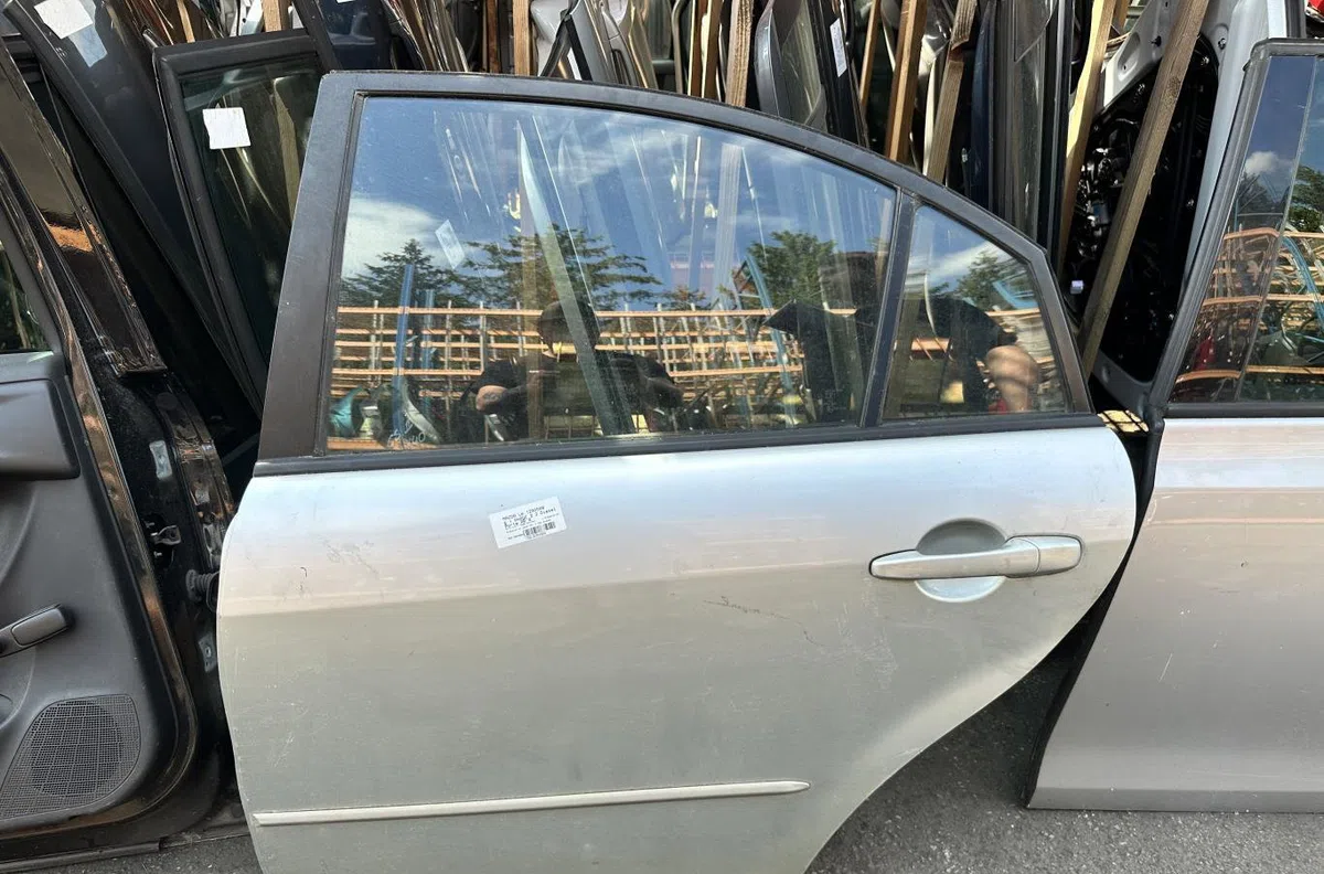 Porte arrière gauche Mazda 6 A trois volumes (GG) 2.0 di (gg14) (2002-2007) occasion