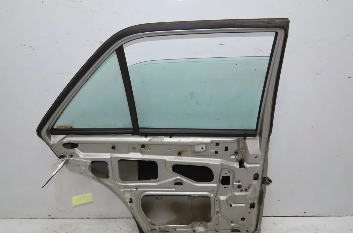 Porte arrière gauche MERCEDES 190 I 1992 occasion