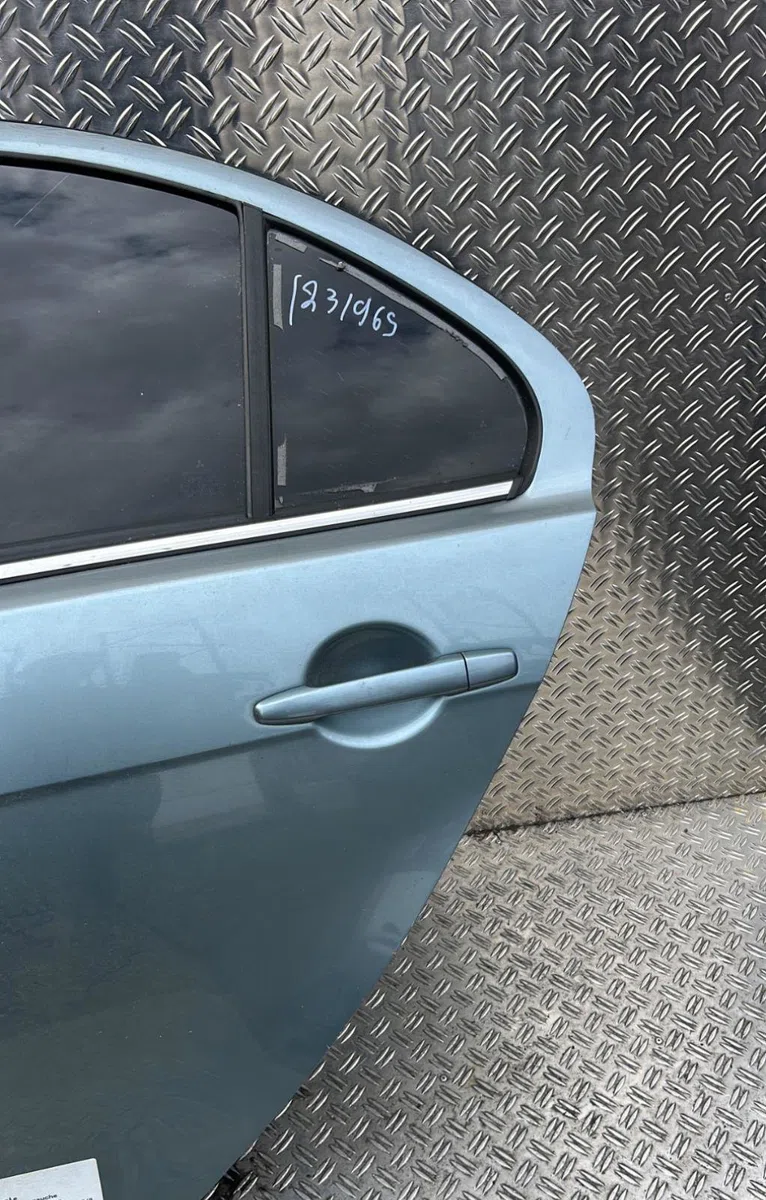 Porte arrière gauche Mitsubishi LANCER VIII (CY_A, CZ_A) 1.8 (cy3a, cy6a) (2010) occasion
