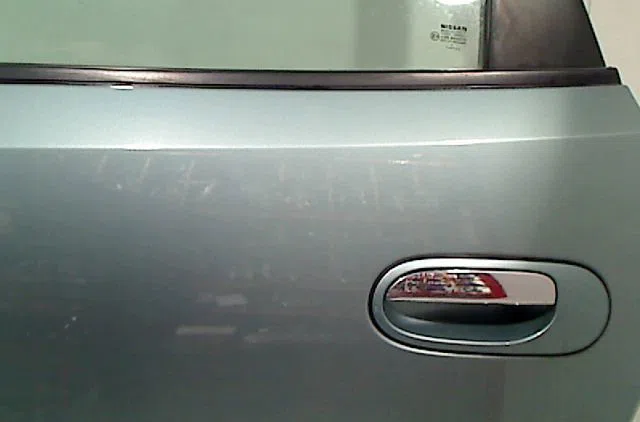 Porte arrière gauche NISSAN ALMERA TINO 2001 occasion