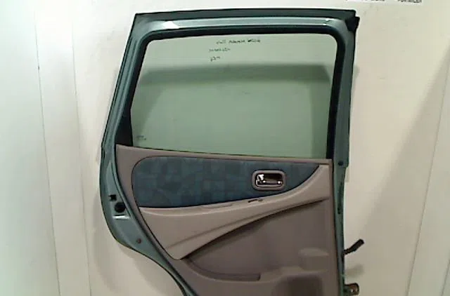 Porte arrière gauche NISSAN ALMERA TINO 2001 occasion