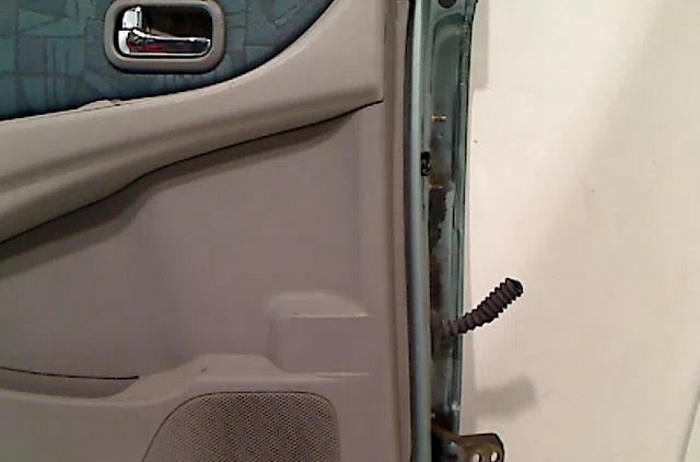 Porte arrière gauche NISSAN ALMERA TINO 2001 occasion