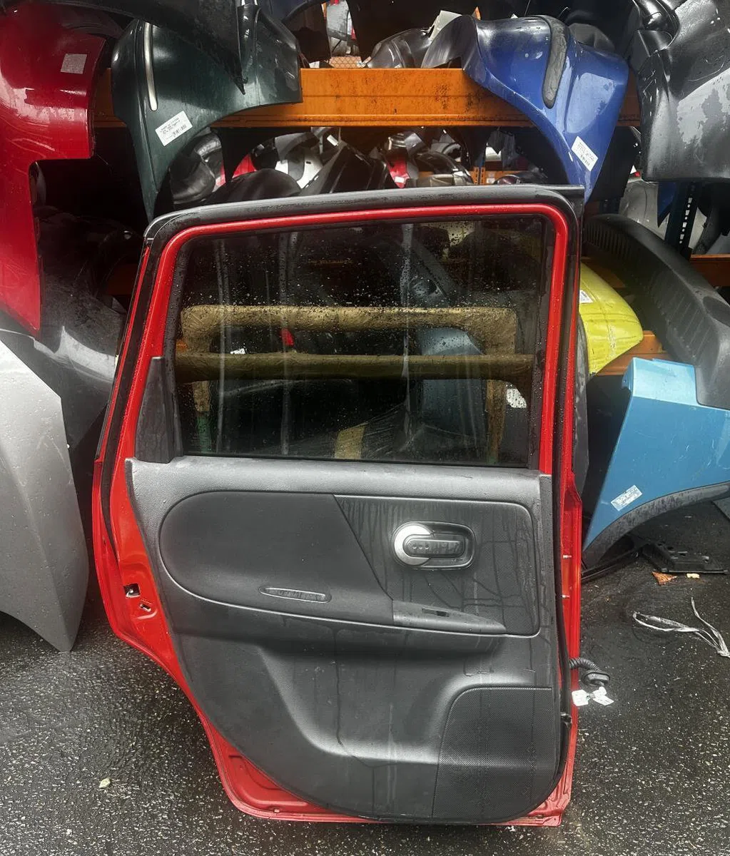 Porte arrière gauche NISSAN NOTE 1  NOTE 1 PHASE 2 occasion