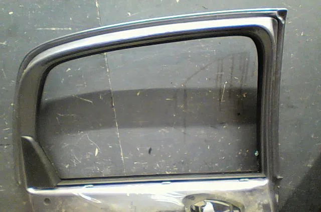 Porte arrière gauche Opel CORSA C (X01) 1.3 cdti (f08, f68) (2003-2009) occasion