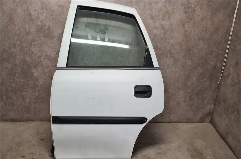Porte arrière gauche Opel VECTRA B (J96) 1.6 i 16v (f19) (1995-2002) occasion