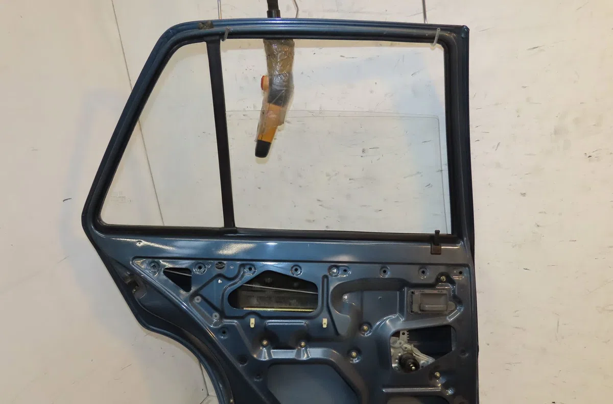 Porte arrière gauche Peugeot 205 II (20A-C) 1.1 (1987-1992) occasion