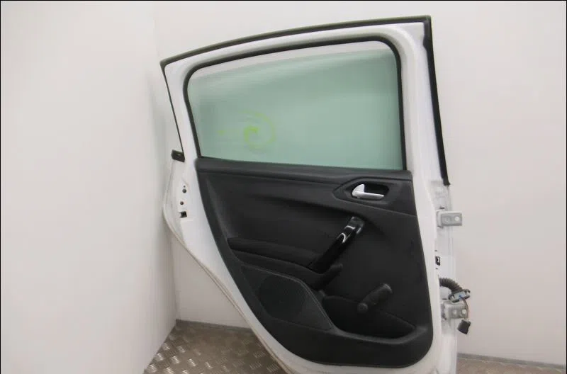 Porte arrière gauche Peugeot 208 I (CA_, CC_) 1.5 bluehdi 100 (2018) occasion