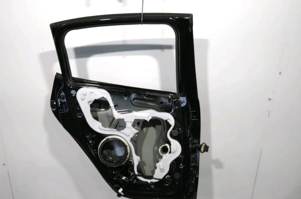 Porte arrière gauche Peugeot 208 I (CA_, CC_) 1.6 bluehdi 120 (2013) occasion