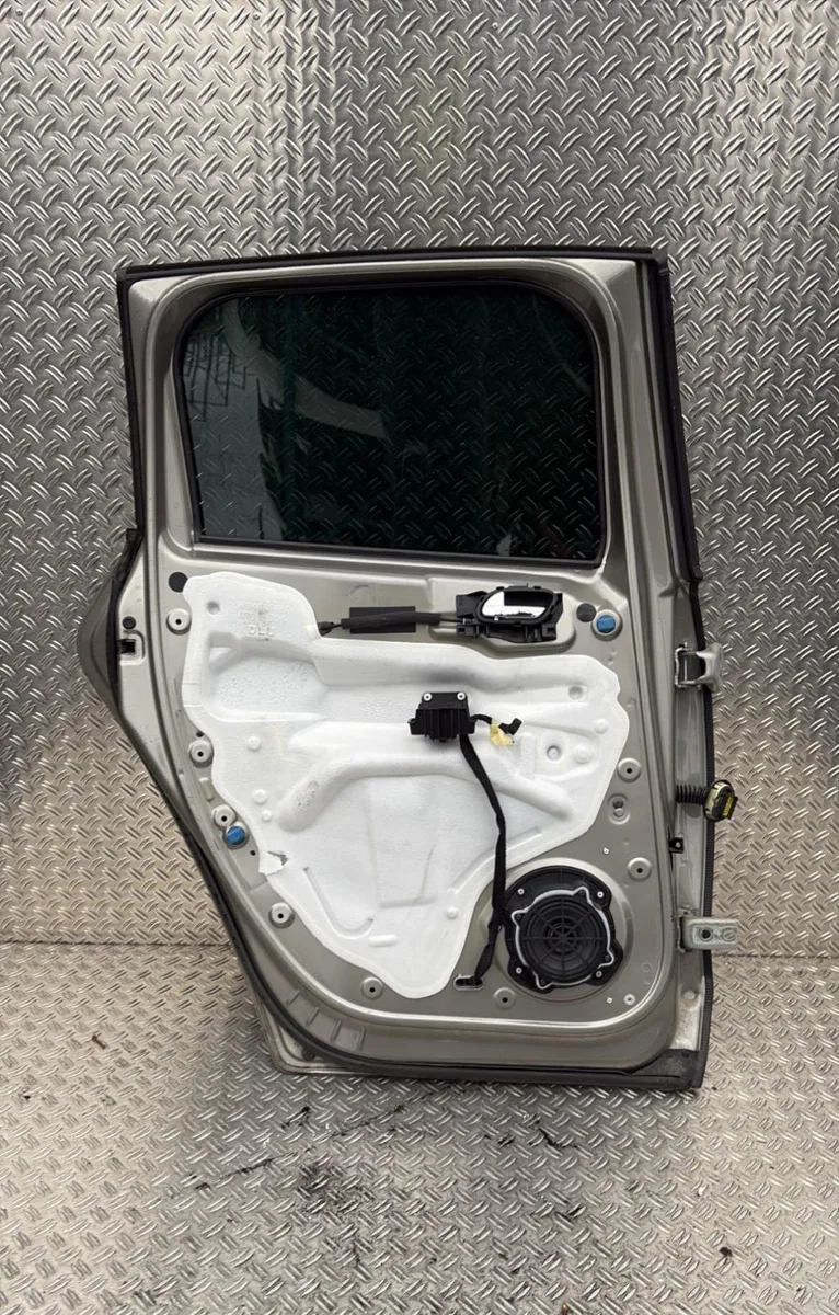 Porte arrière gauche Peugeot 3008 Monospace (0U_) 1.6 bluehdi 120 (2014-2016) occasion